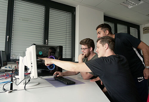 Managed Service Provider COC AZUBI heißt auch Mitwirkung bei einem Kundenprojekt in München. Aufsetzen verschiedener PCs und Laptops und über die Änderungen vor Ort informieren Managed Service Provider COC AZUBI heißt auch Mitwirkung bei einem Kundenprojekt in München. Aufsetzen verschiedener PCs und Laptops und über die Änderungen vor Ort informieren