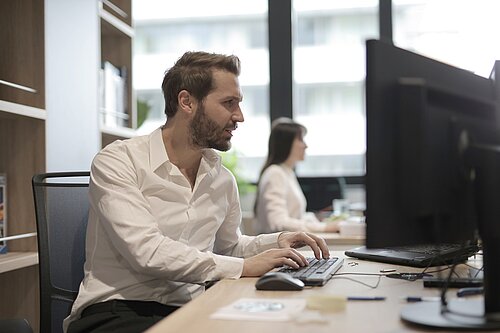 Managed IT-Service - Übersetzungstechnologie von DeepL für hochsensiblen Daten Managed IT-Service - Übersetzungstechnologie von DeepL für hochsensiblen Daten